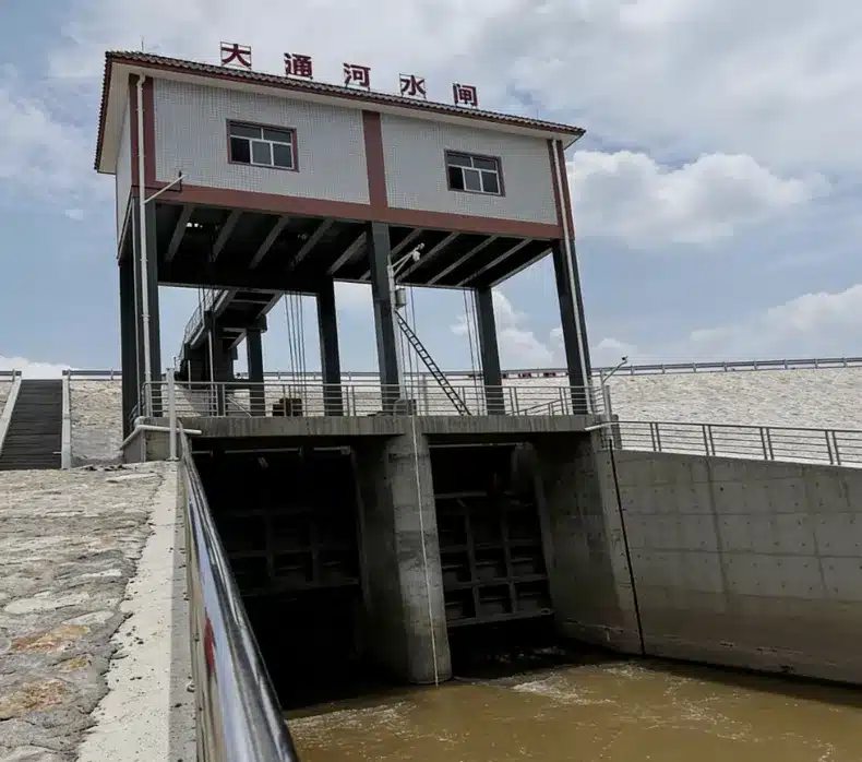 Pumping station gate